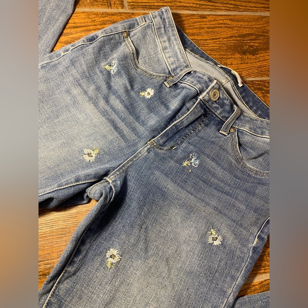Lauren Conrad Super Skinny Jeans! Size 10 with unique floral design